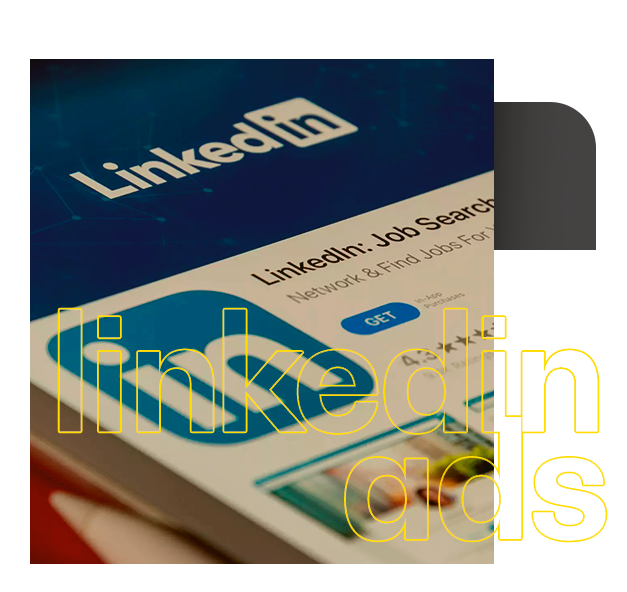 Um close de um anúncio do linkedin em um telefone. Linkedin Ads
